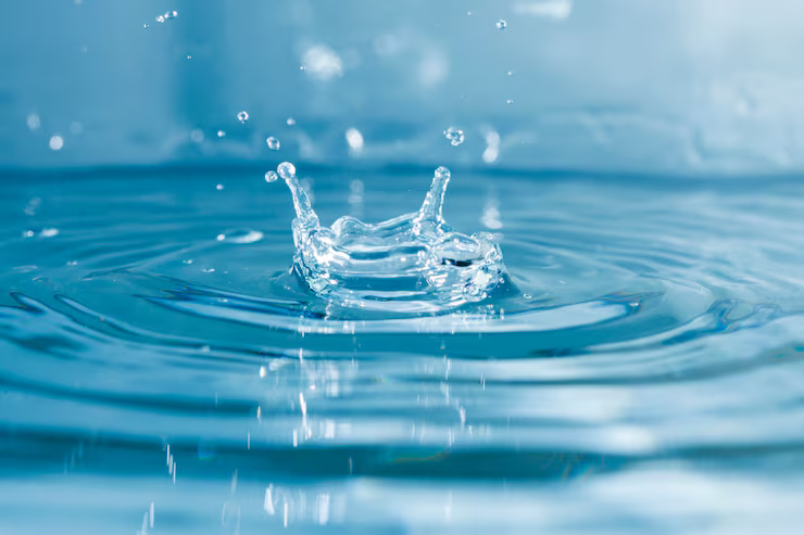 A picture of a drop of water.